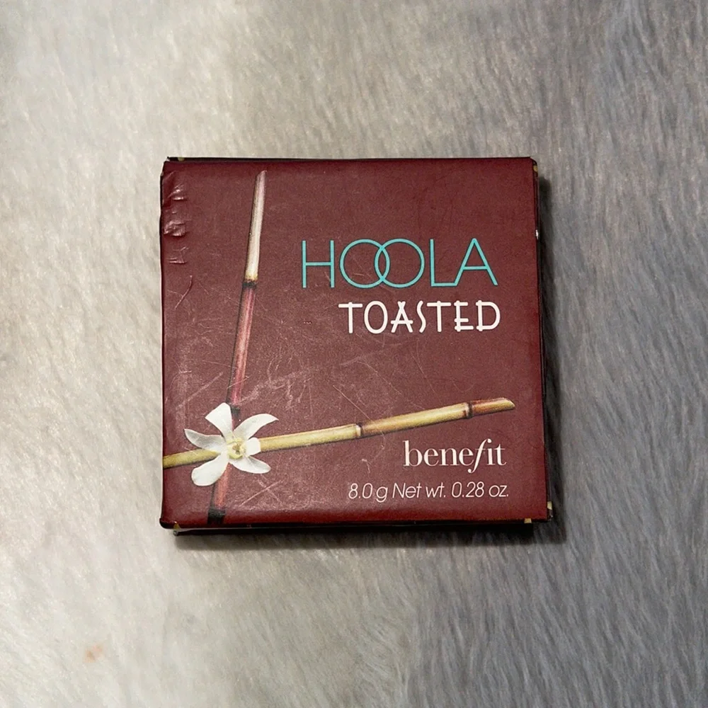 - Benefit Cosmetics Hoola Bronzer